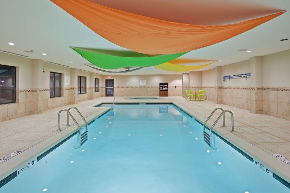 Holiday Inn Express Hays By Ihg Exterior foto