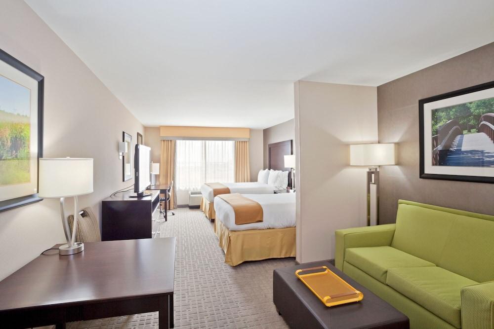 Holiday Inn Express Hays By Ihg Exterior foto
