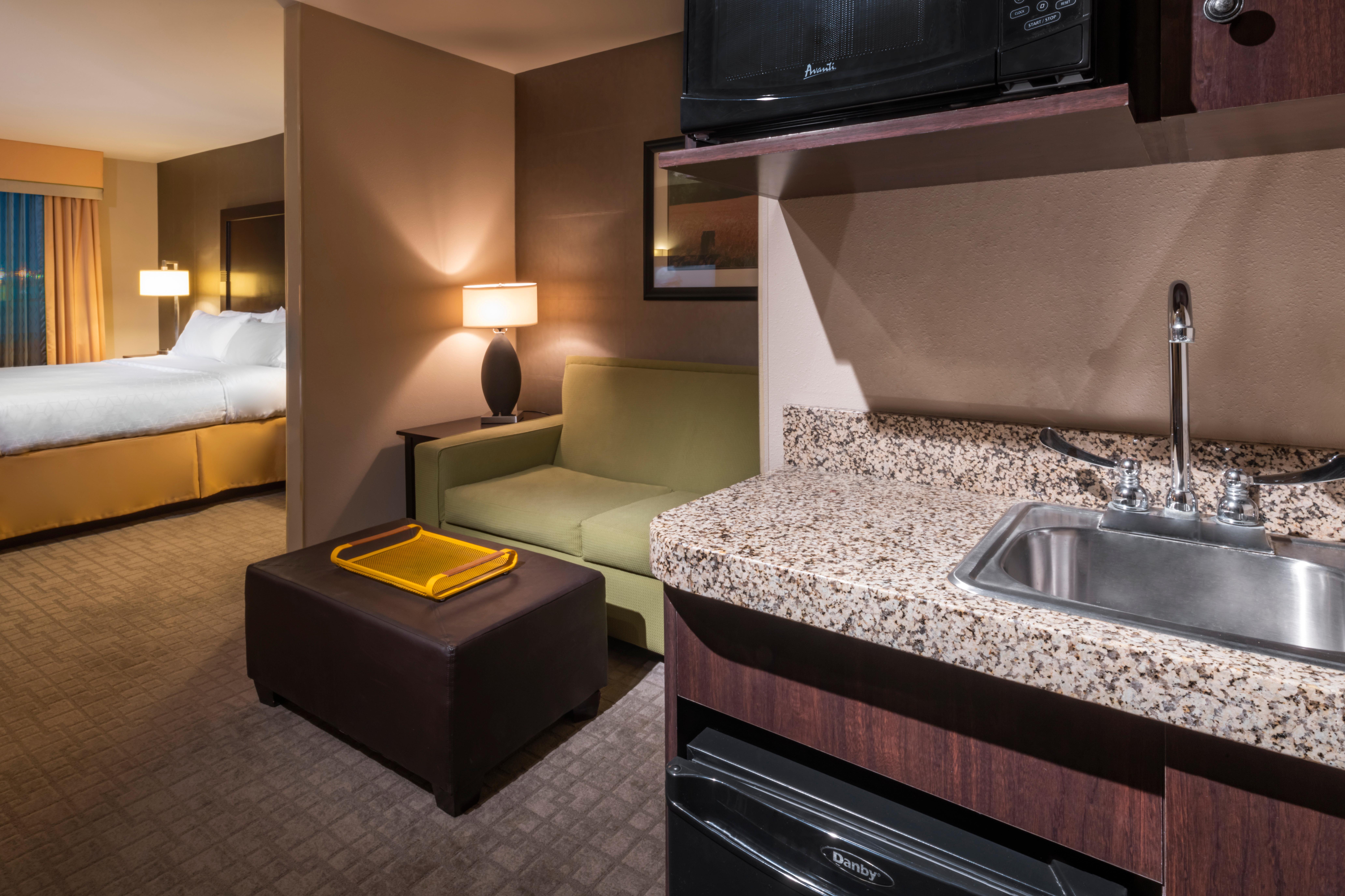 Holiday Inn Express Hays By Ihg Exterior foto