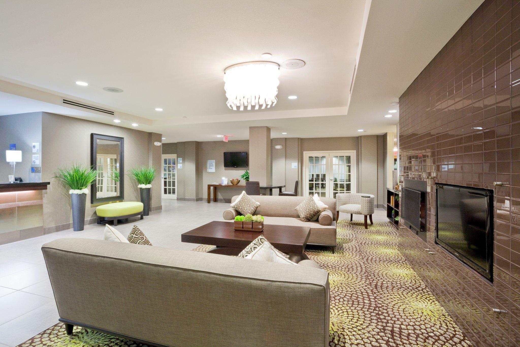Holiday Inn Express Hays By Ihg Exterior foto