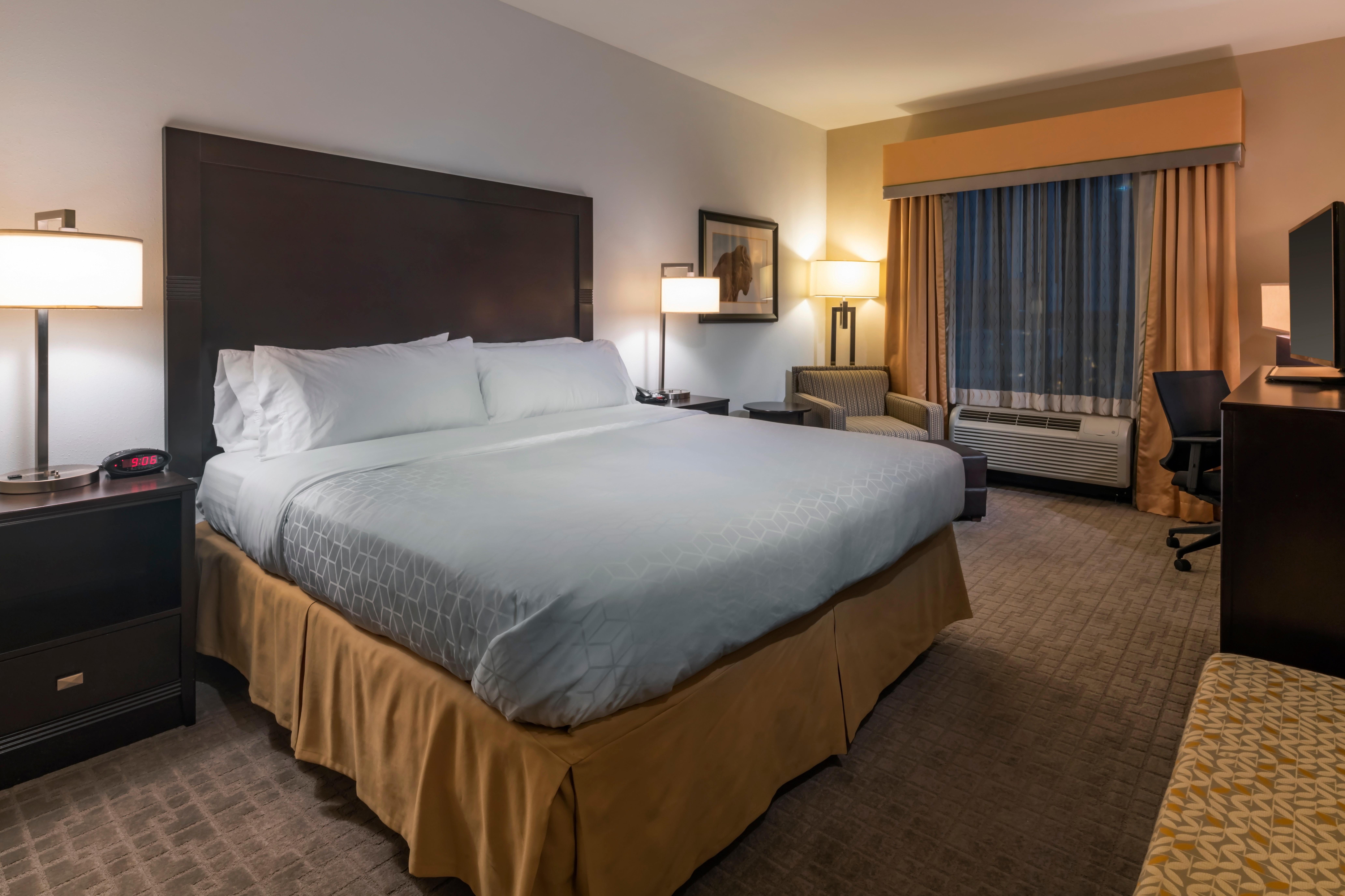 Holiday Inn Express Hays By Ihg Exterior foto