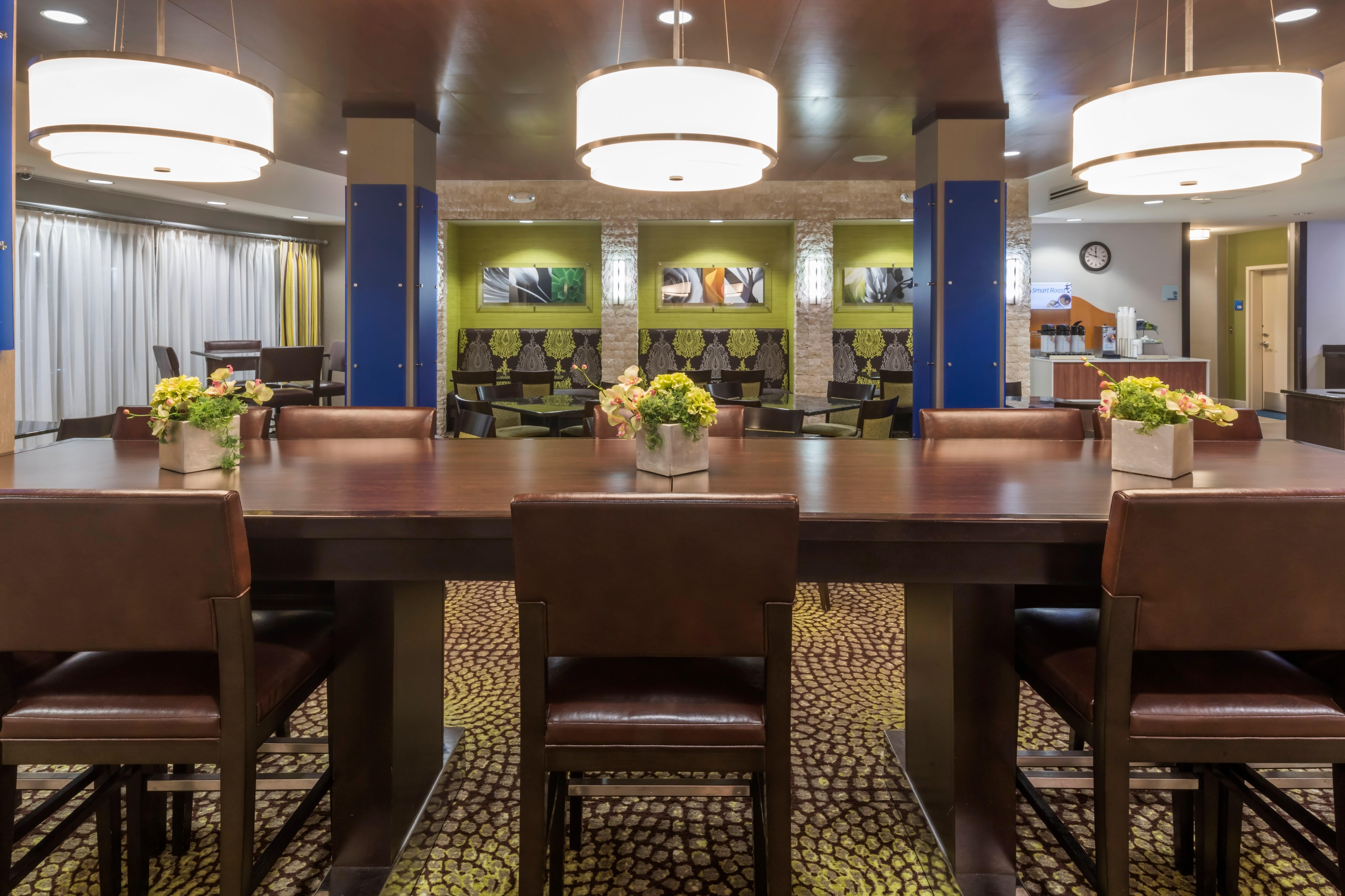 Holiday Inn Express Hays By Ihg Exterior foto