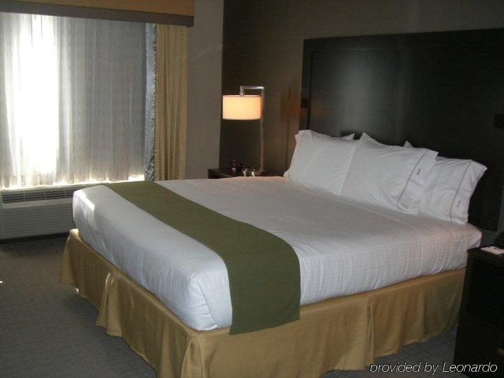 Holiday Inn Express Hays By Ihg Habitación foto