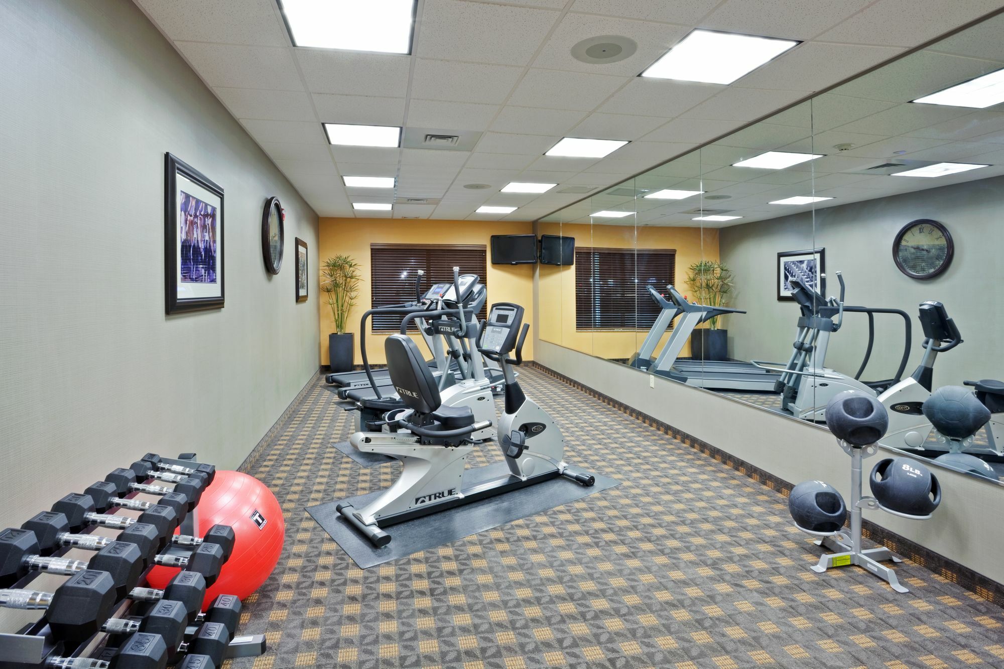 Holiday Inn Express Hays By Ihg Exterior foto